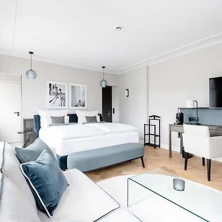 Clounys Hotel