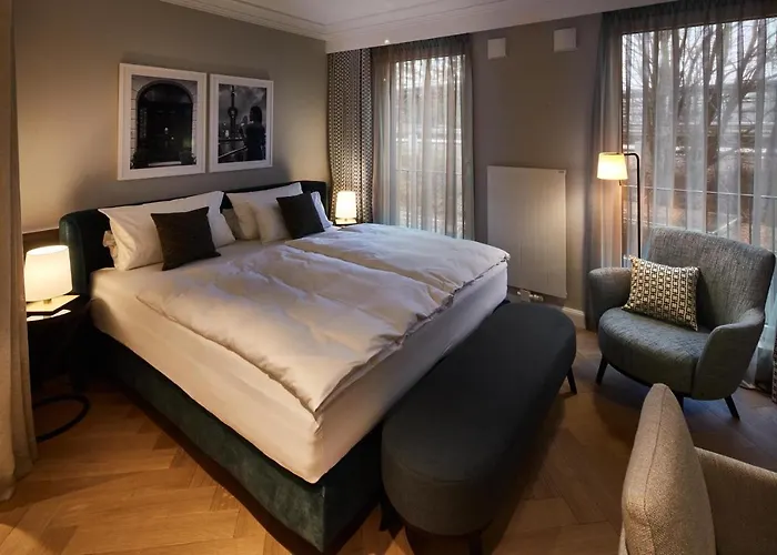 Clounys Hotel